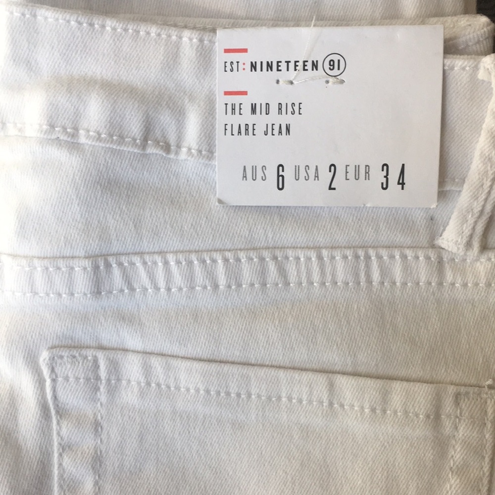 White jeans flare